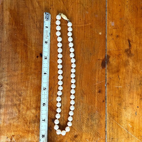 Vintage Lustrous Faux Pearl Necklace Hand Knotted Marked Japan - Picture 2 of 8